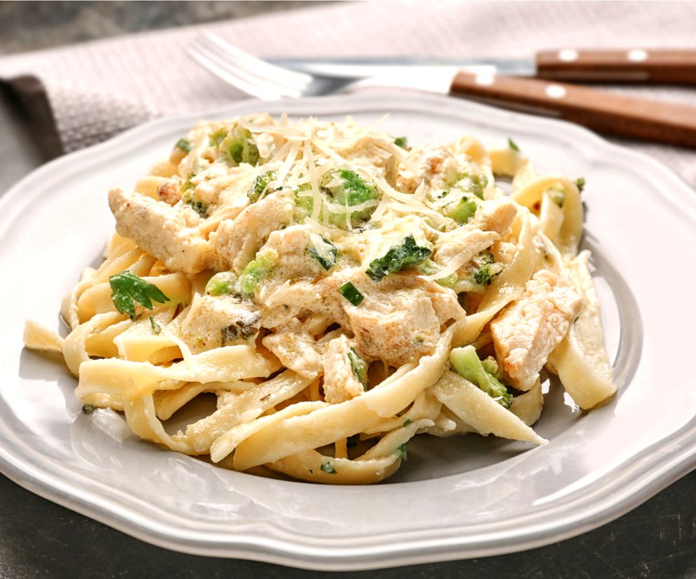 Kurczak w sosie brokułowym do makaronu