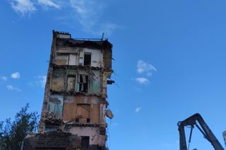 Rozbiórka kamienicy na Woli znanej z filmu Barei