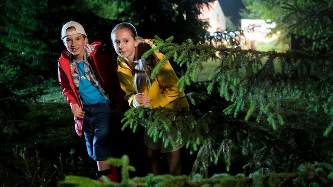  25 lat M jak miłość odcinek specjalny. Misiek (Aleksander Bożyk), Hania (Wiktoria Basik)