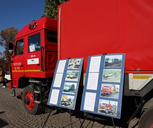 Zlot pojazdów zabytkowych na terenie dawnej Fabryki Samochodów Ciężarowych w Lublinie