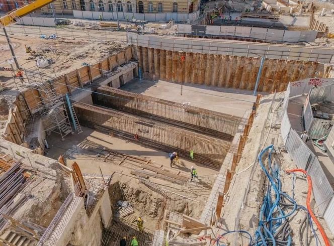 Budowa tunelu kolejowego i przystanku Śródmieście w Łodzi (marzec 2025)