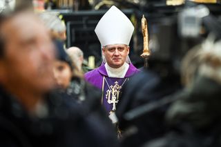 Kim jest ksiądz Dariusz Raś? Papież odwołał go z funkcji proboszcza bazyliki Mariackiej