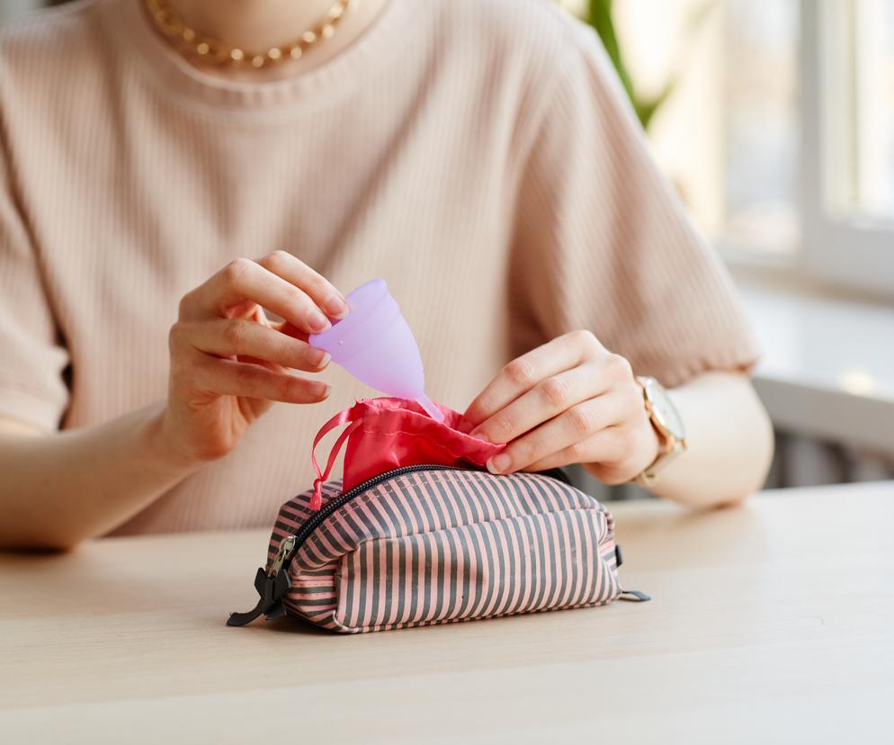 Kubeczek menstruacyjny - gdzie kupić, jak dobrać rozmiar, jak używać?