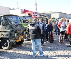 Zlot pojazdów zabytkowych na terenie dawnej Fabryki Samochodów Ciężarowych w Lublinie