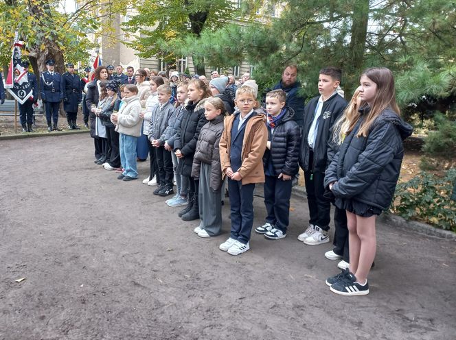 Zapalono znicze dla rozstrzelanych mieszkańców Leszna. W rocznicę tragicznych wydarzeń [ZDJĘCIA]