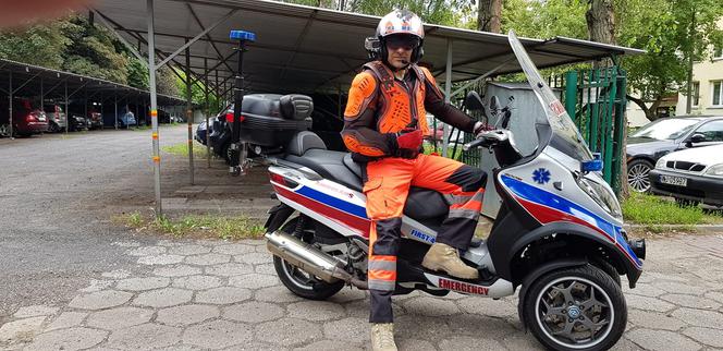 Ratownik z motoambulansem