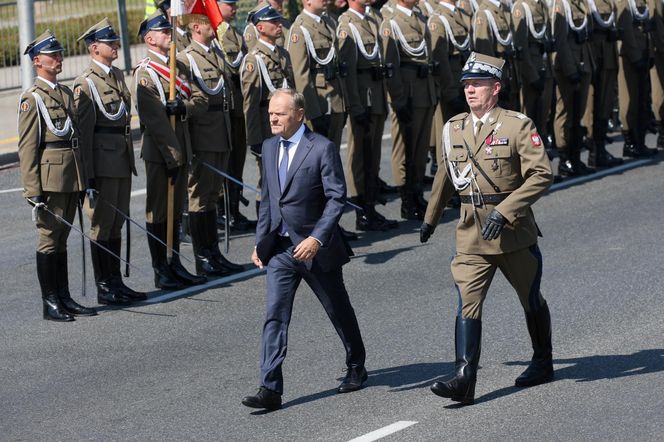 Warszawa. Defilada z okazji Święta Wojska Polskiego
