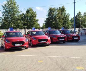 Siedlecki WORD wymienił starą flotę pojazdów egzaminacyjnych na nowe samochody marki Suzuki Swift
