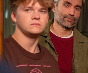 Na sygnale. Czarek (Maksymilian Balcerowski), Benio (Hubert Jarczak)