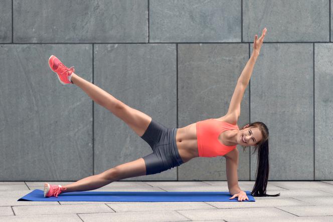 Plank – rodzaje. 21 wariantów ćwiczenia plank