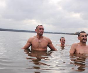 Było gorąco! Lubelskie morsy dały pierwszego w tym roku nura