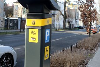 Strefa płatnego parkowania w Warszawie zostanie poszerzona? Tam mają stanąć parkomaty