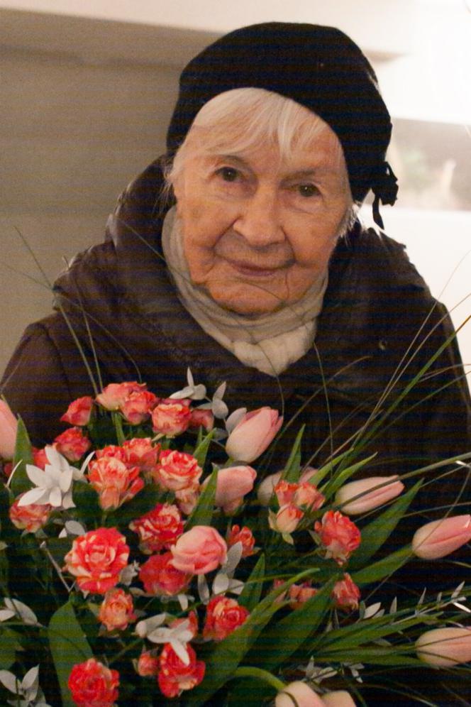 Jesteś cudowną stuletnią dziewczyną