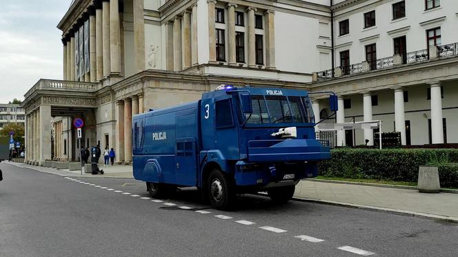 Gigantyczna akcja policji w cetrum Warszawy