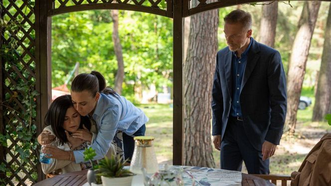 M jak miłość, odcinek 1885. Kinga (Katarzyna Cichopek), Andrzej Budzyński (Krystian Wieczorek), Magda (Anna Mucha)