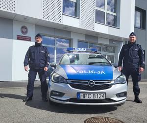 Policjanci eskortowali kobietę w zaawansowanej ciąży do szpitala w Toruniu