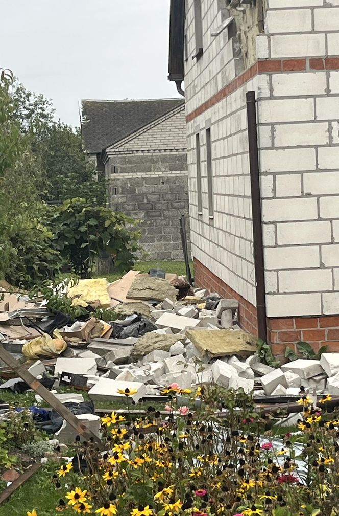 "Pięć minut byłam od śmierci". Na dom pani Alicji i jej męża spadł rosyjski dron