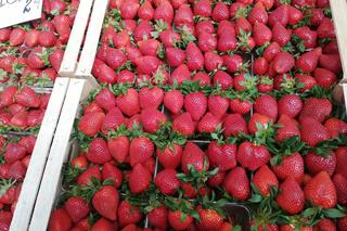 Ceny truskawek w Krakowie. Za ile kupimy truskawki? Czy można już znaleźć polskie?