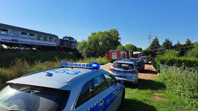 Tragiczny wypadek na przejeździe w Starogardzie Gdańskim. Dwie osoby nie żyją