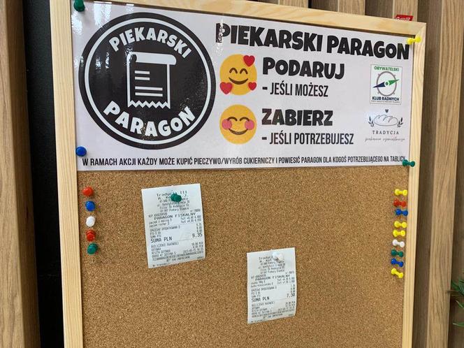 Trwa akcja „Piekarski Paragon" w Piekarach Śląskich. Bochenek chleba za paragon odpięty z tablicy