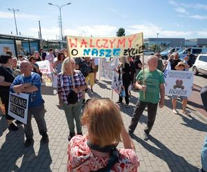 Protest mieszkańców w Letnicy. Czarny pył do domu leci, tak się truje nasze dzieci 