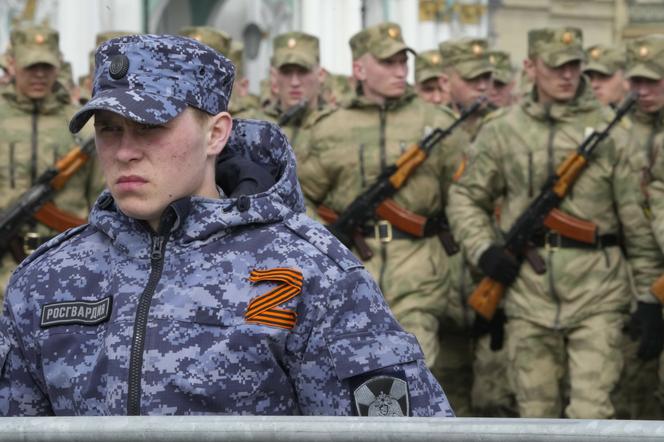 Rosyjski żołnierz prosi matkę o pieniądze na hełm i kamizelkę kuloodporną. W sieci pojawiła się ich rozmowa 
