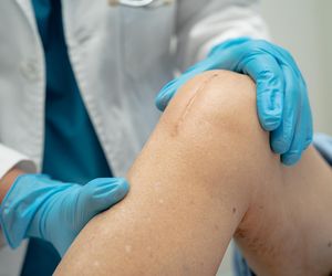 Ból po operacji nie mija? Lekarze wskazują zaskakujące przyczyny