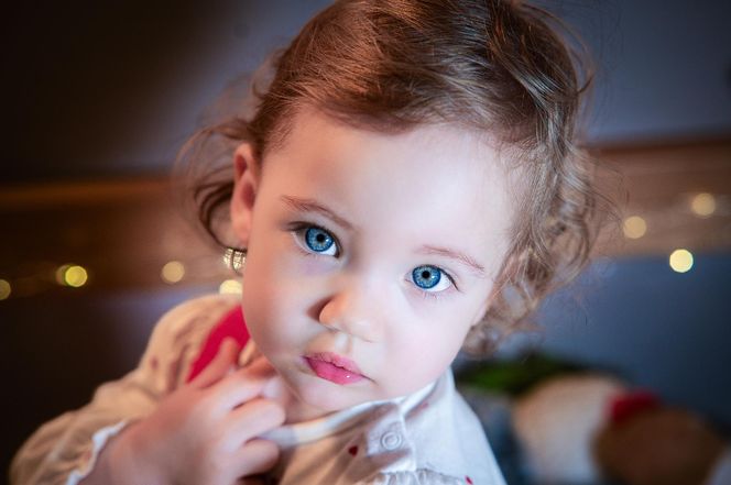 Chorą Nadię leczy czuły dotyk. To jedyne takie dziecko na świecie