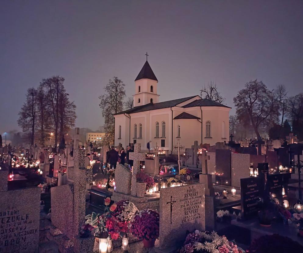 Łomżyński cmentarz nocą
