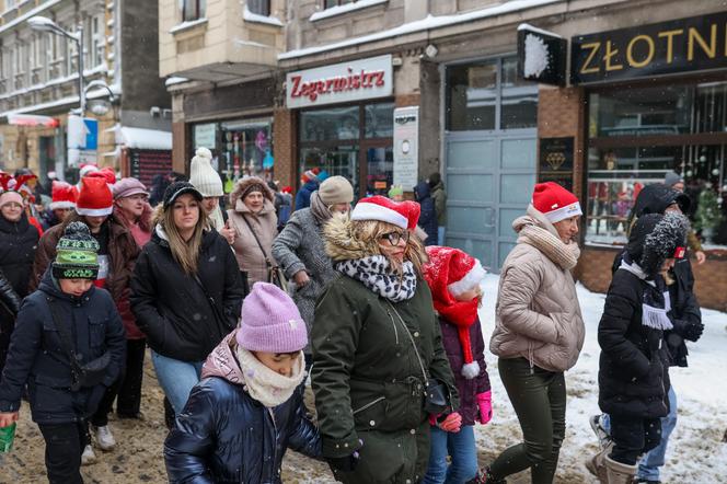 Parada w Mikołajów w Chorzowie na koniec Mikołajowego Festiwalu Czekolady z... owadami