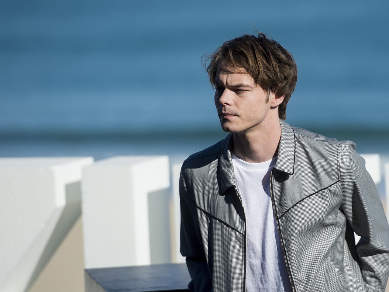 Stranger Things 2: Charlie Heaton ma syna z wokalistką rockową! Ukrywał to przed światem?