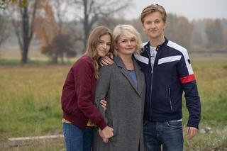 M jak miłość. Łukasz (Jakub Józefowicz), Marta (Dominika Ostałowska), Ania (Gabriela Świerczyńska)