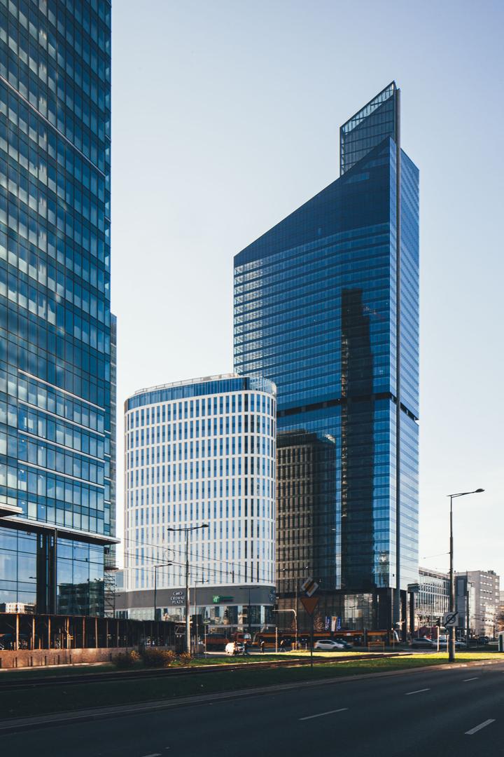 Skyliner w Warszawie: po wieżowcu oprowadza Michał Sadowski