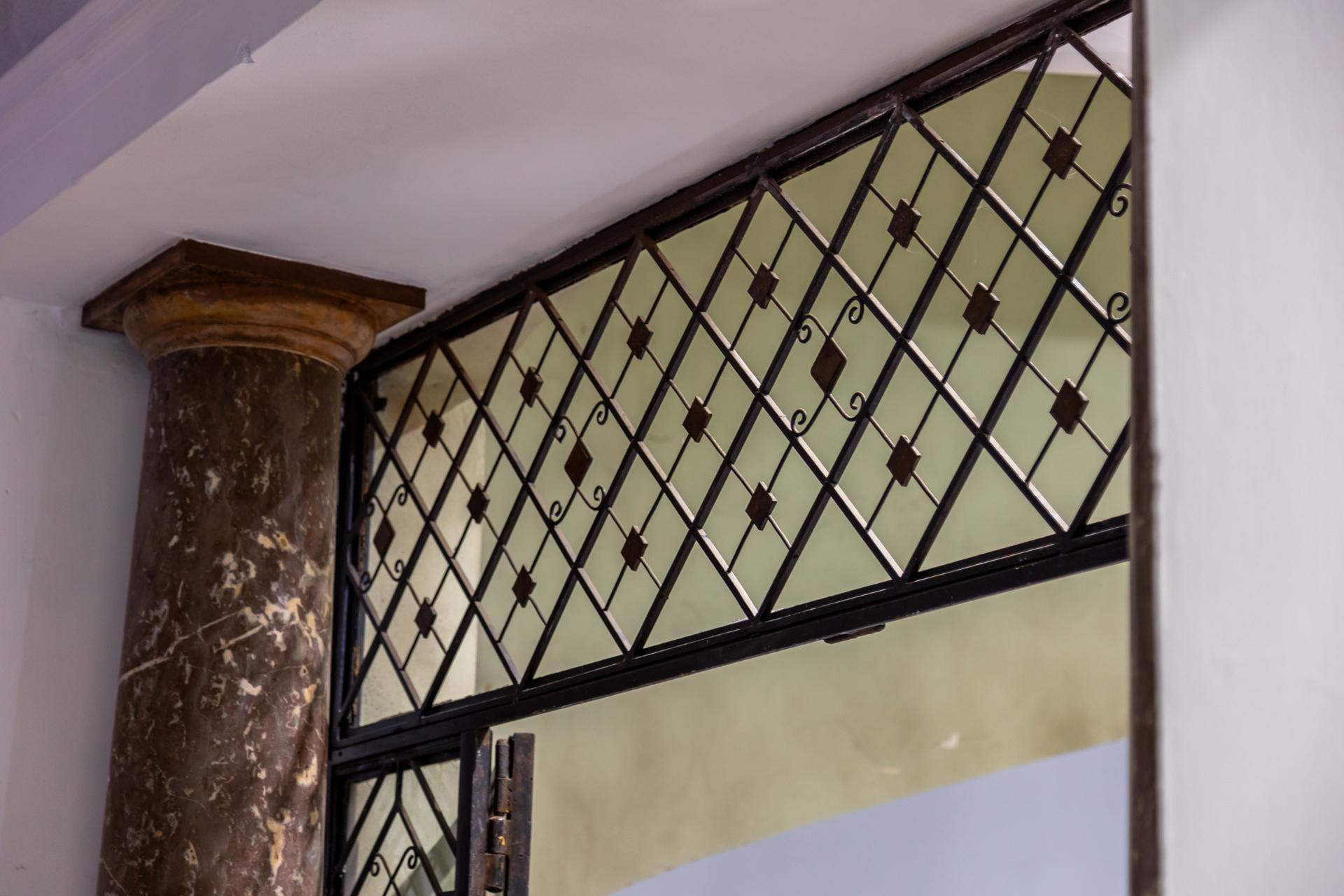 NADA Villa czyli Willa Gawrońskich w Warszawie - zdjęcia wnętrz zabytkowego pałacu i byłej ambasady