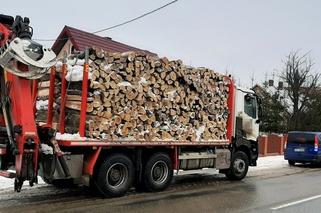 To mogło skończyć się katastrofą. Niewłaściwy transport drewna zatrzymany przez ITD