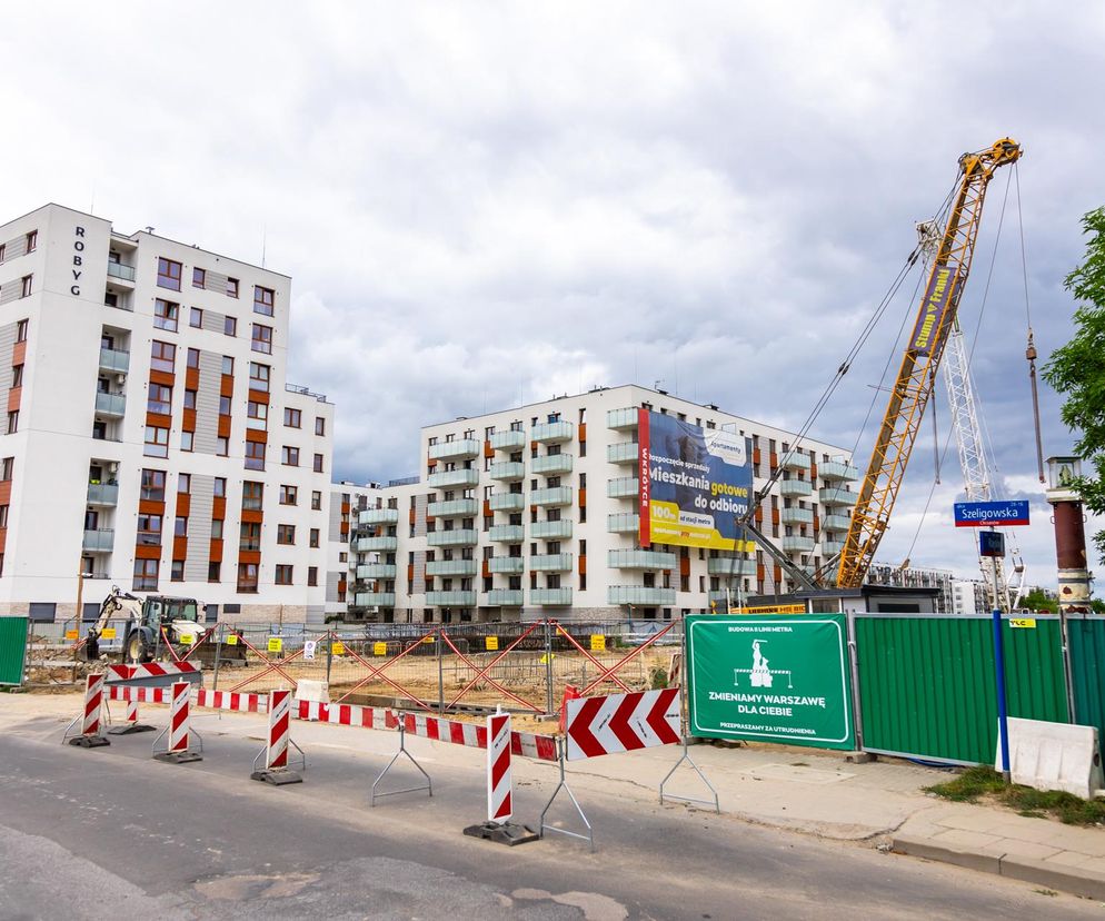 Budowa metra Chrzanów u zbiegu ul. Rayskiego i Szeligowskiej, Warszawa, listopad 2023