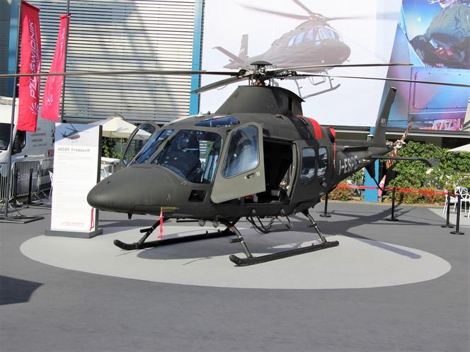 Lekki śmigłowiec AW109  na MSPO 2024