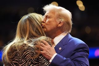 Ona była modelką, a on zagrał w filmie Kevin samym w Nowym Jorku. Historia miłości Donalda i Melanii Trump