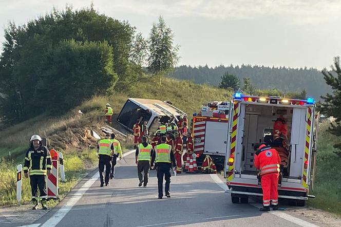 Niemcy: Wypadek autokaru z turystami! Cztery osoby ciężko ranne [ZDJĘCIA]