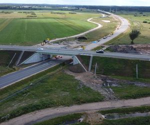 Trwa budowa najważniejszej obwodnicy w woj. podlaskim. Estakada nad Biebrzą robi wrażenie!