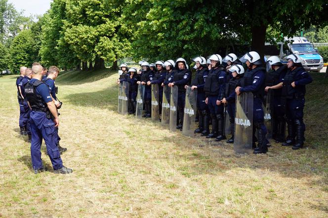 Dodatkowe patrole na ulicach Koszalina. Policyjni adepci monitorować będą rejony parków, placów zabaw i osiedli 