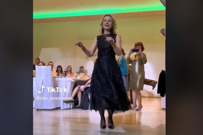 Pani dyrektor IX LO w Sosnowcu tańczyła jak Wednesday Adams