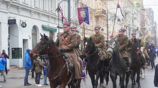 Wielka Szarża w centrum Łodzi. Oddziały konne przeszły przez Piotrkowską