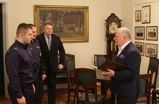 Uratował tonącą w Wiśle kobietę. Podziękowały mu władze Torunia! 