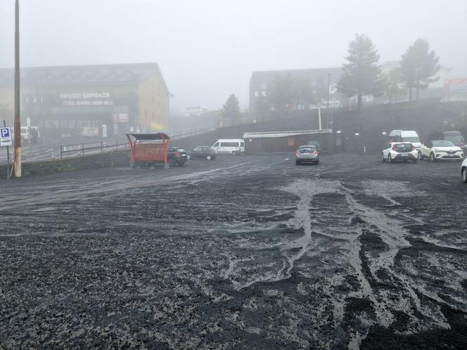 Warstwa pyłu z wulkanu Etna - 21.05.2023