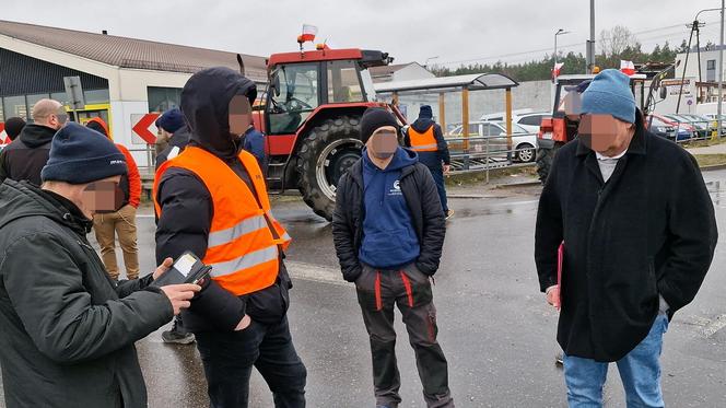 Rolnicy nie przepuścili chorego na serce dziennikarza przez blokadę