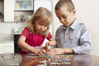 Puzzle dla dzieci: lepiej układać ręcznie czy na tablecie?