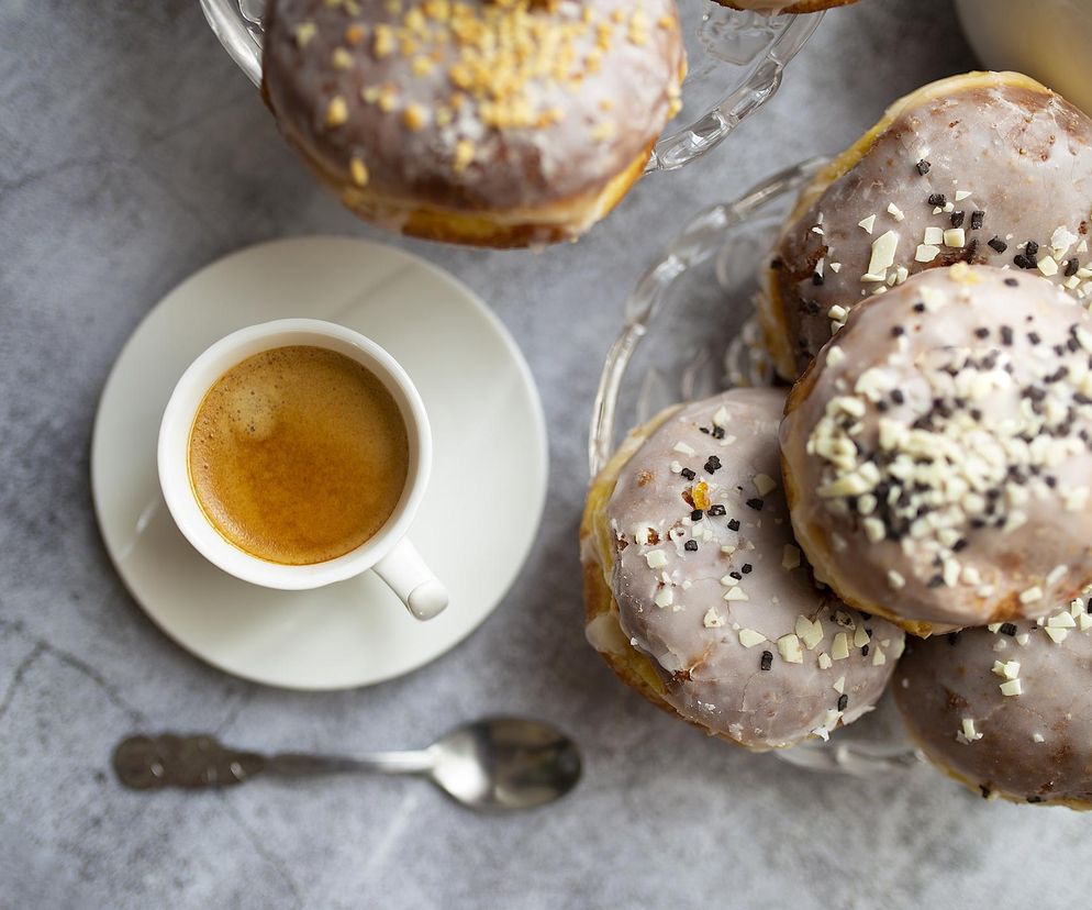 Czym popijać pączki? Sprawdź, co zaleca lekarka dla lepszego trawienia