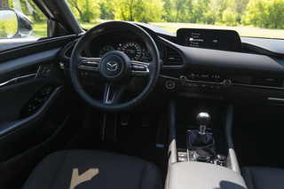 Mazda 3 Skyactiv-G 150 KM MT6 & Volkswagen Golf 8 1.5 eTSI 150 KM DSG7