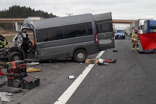 Tragedia w Małopolsce. W koszmarnym wypadku busa zginęły 4 osoby [ZDJĘCIA]